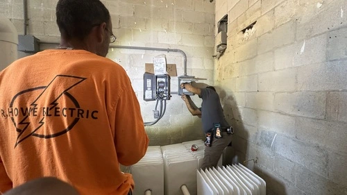 R.-Howe-Electric-Inc-in-Central-Florida.webp